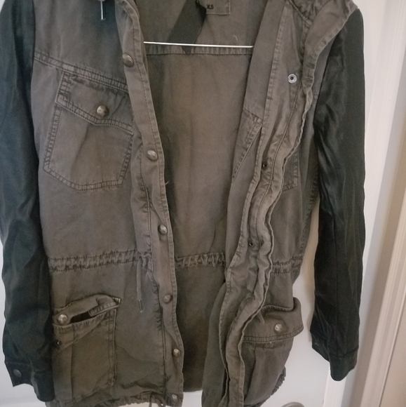 Aritzia Talula Jacket - Picture 2 of 3